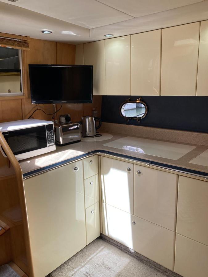 Entire Boat At St Katherine Docks 2 Available Select Using Room Options London Eksteriør bilde