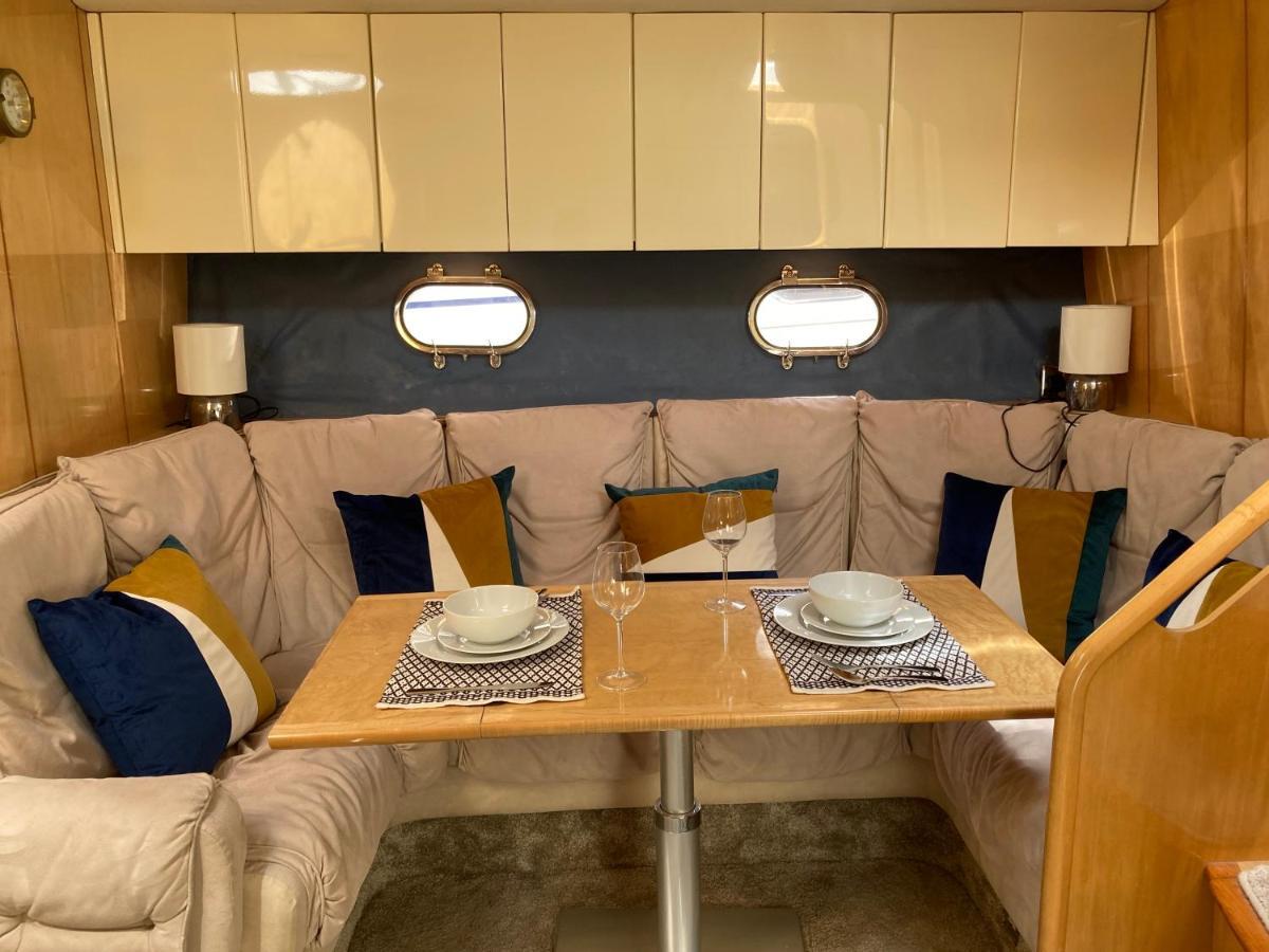 Entire Boat At St Katherine Docks 2 Available Select Using Room Options London Eksteriør bilde