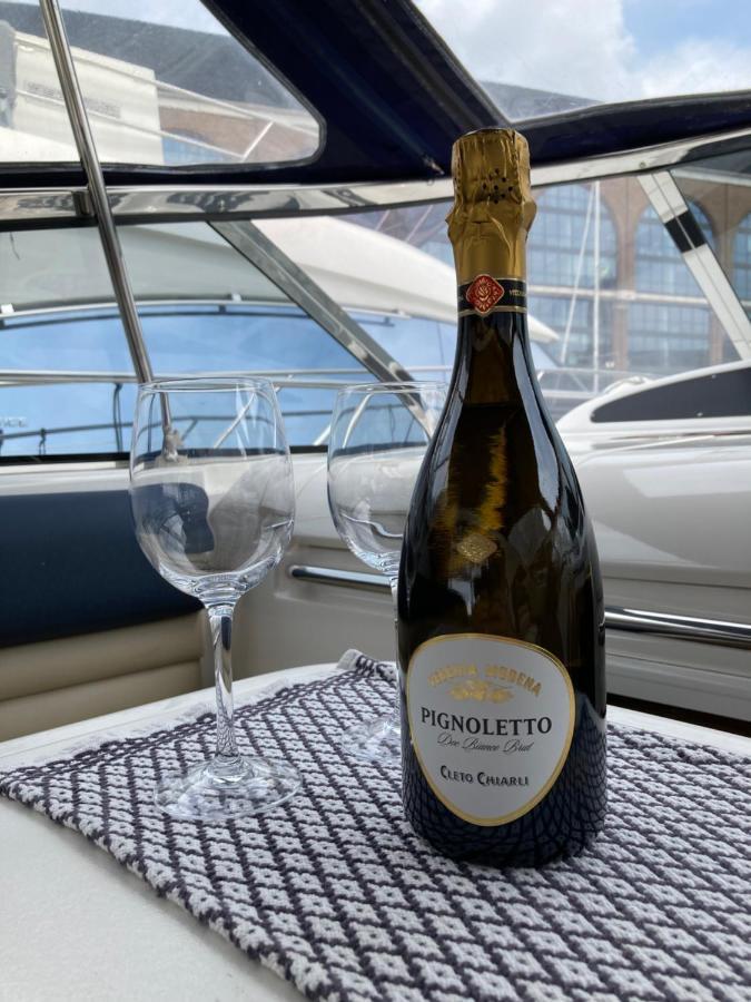 Entire Boat At St Katherine Docks 2 Available Select Using Room Options London Eksteriør bilde