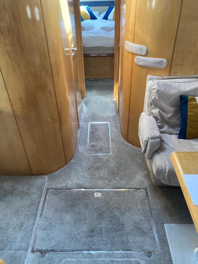 Entire Boat At St Katherine Docks 2 Available Select Using Room Options London Eksteriør bilde